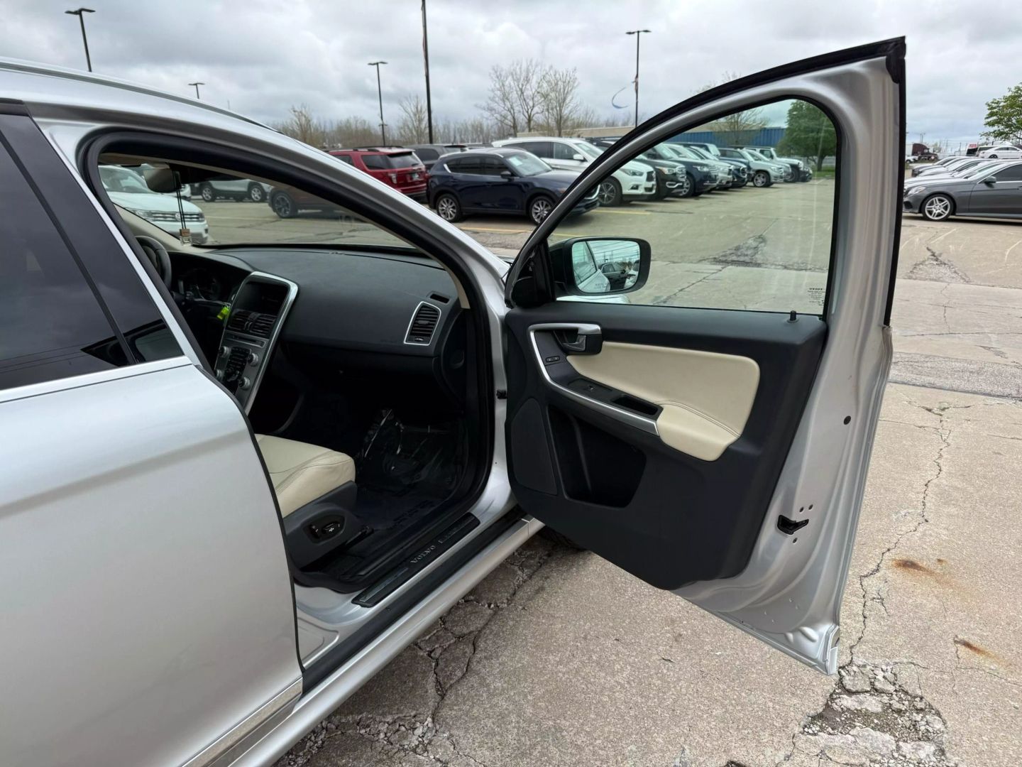 2017 Volvo Xc60 - Image 23
