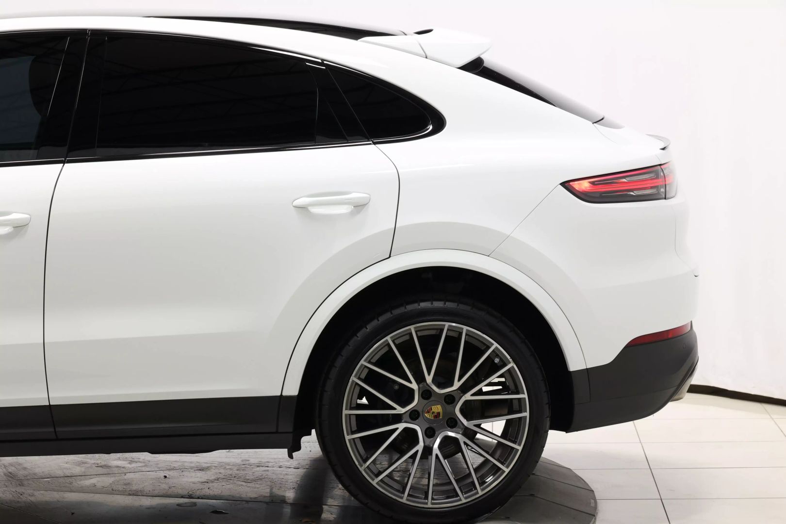 2021 Porsche Cayenne Coupe - Image 8