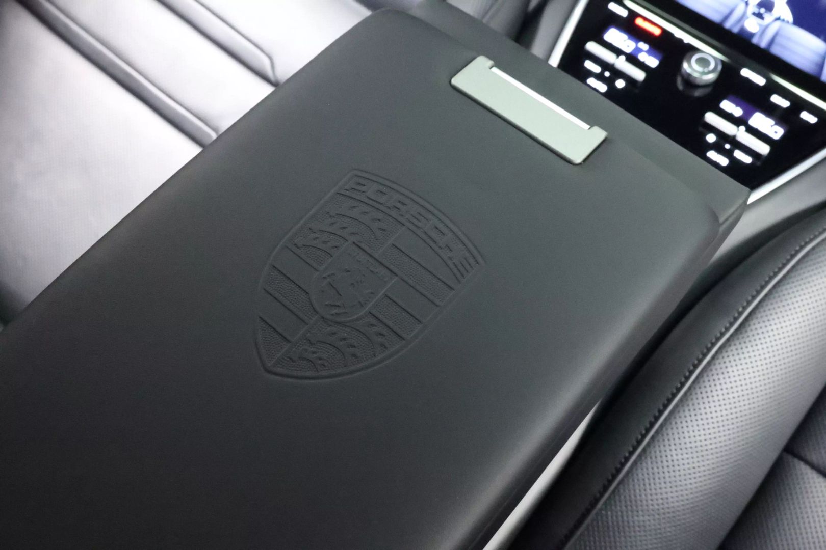 2017 Porsche Panamera - Image 92