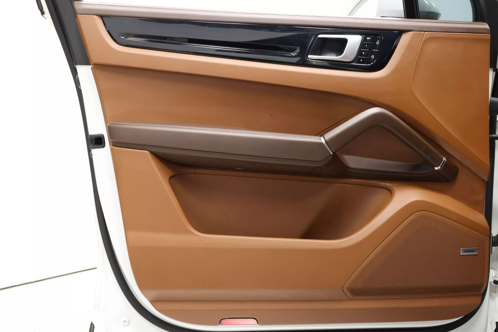 2021 Porsche Cayenne Coupe - Image 9