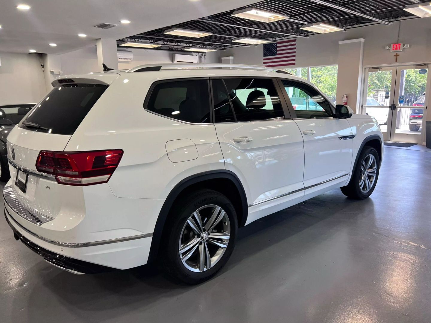 2019 Volkswagen Atlas Sel R-line Sport Utility 4d - Image 10