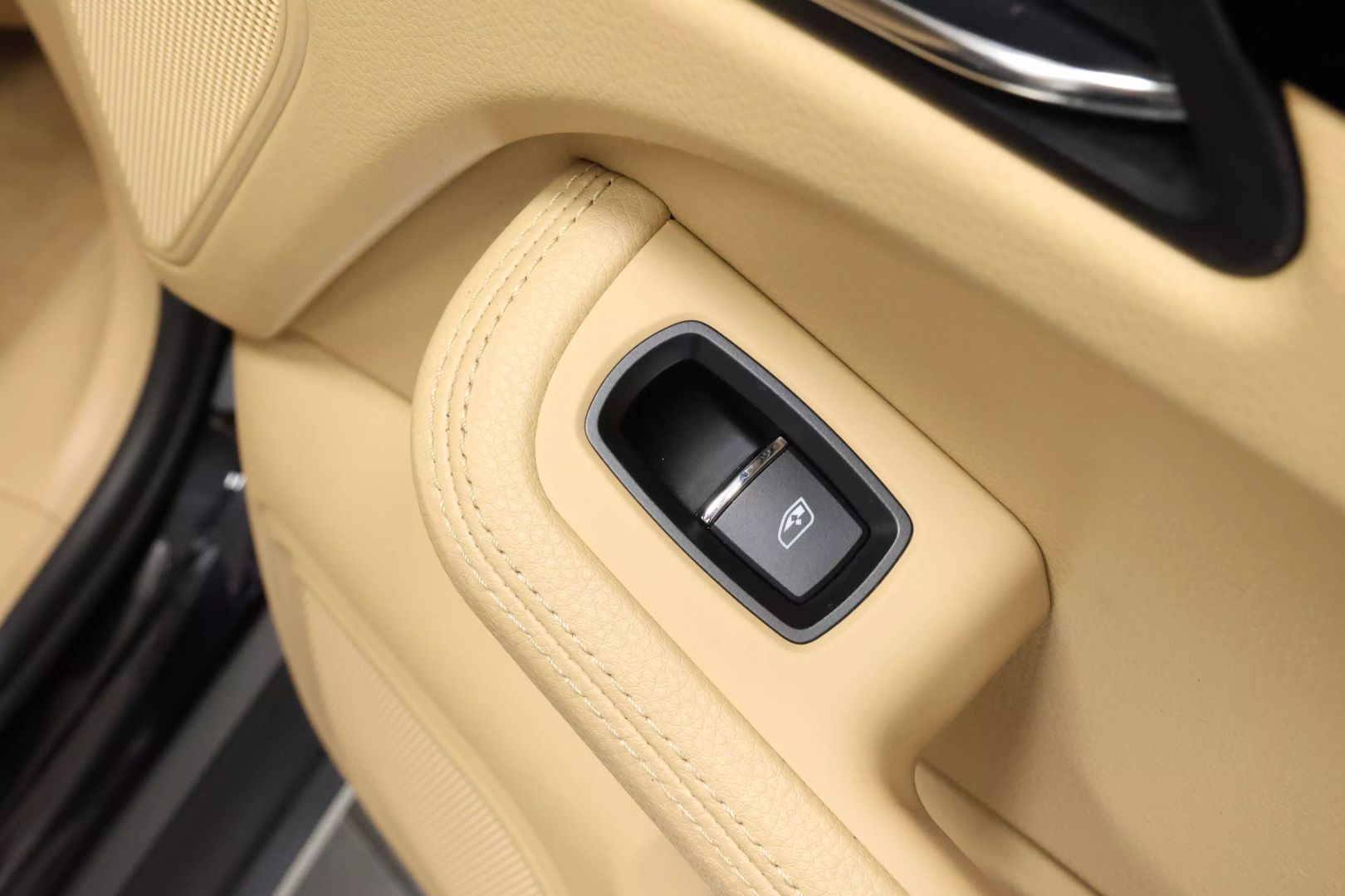 2016 Porsche Macan - Image 62
