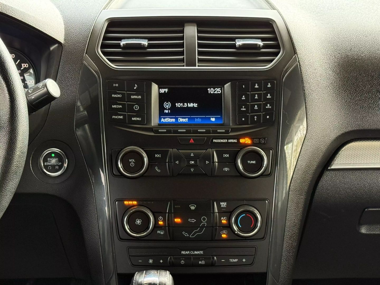 2018 Ford Explorer - Image 28