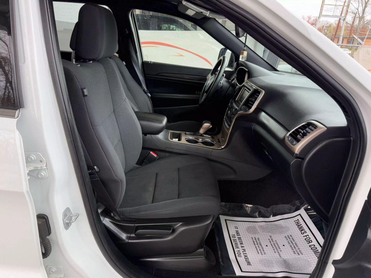 2017 Jeep Grand Cherokee - Image 25