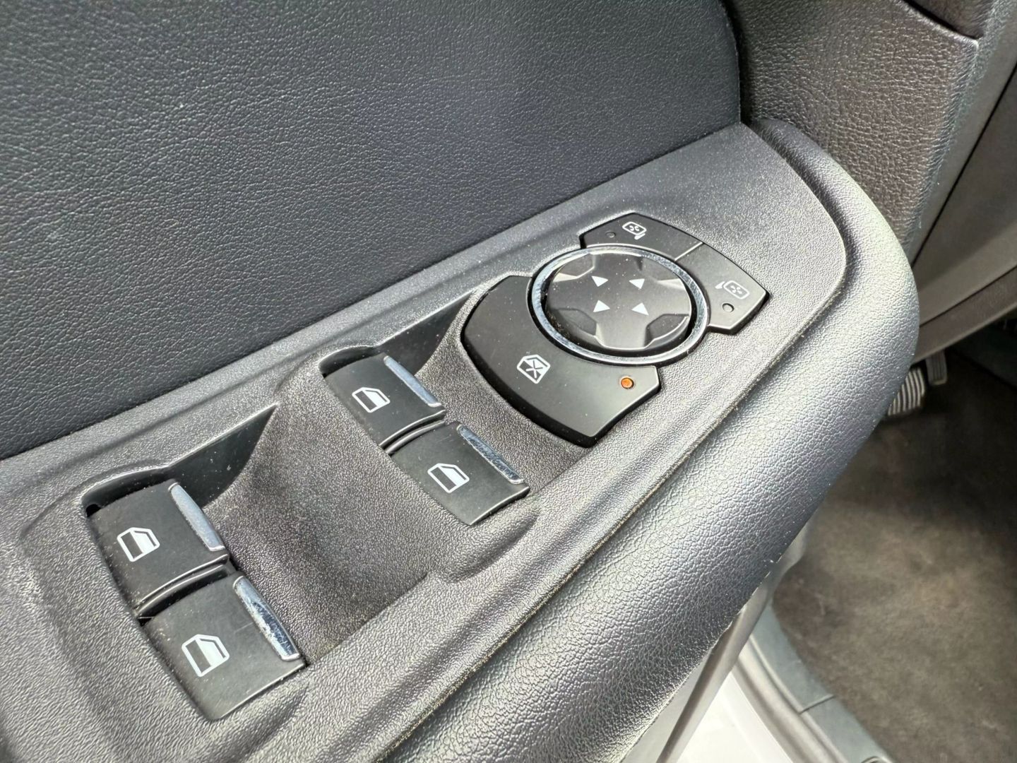 2022 Ford Edge - Image 13
