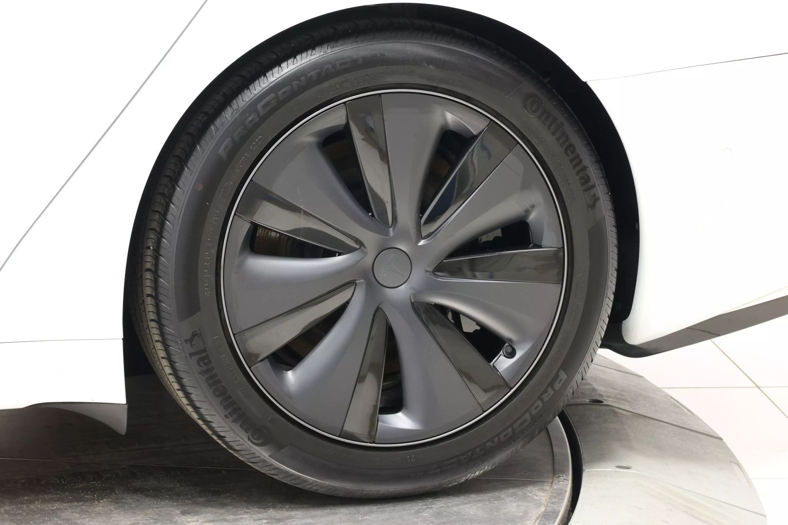2022 Tesla Model S - Image 88