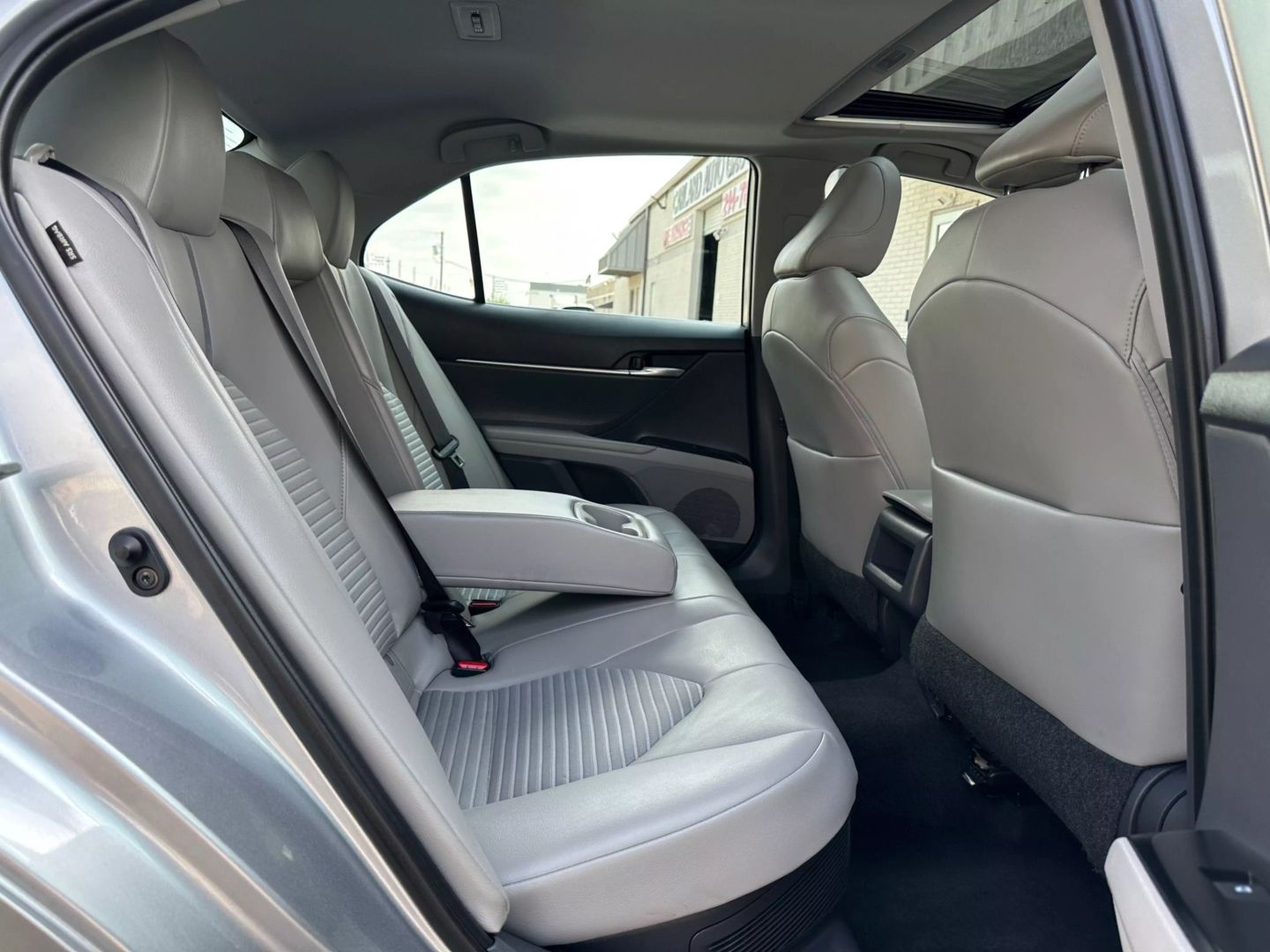 2020 Toyota Camry Hybrid - Image 24