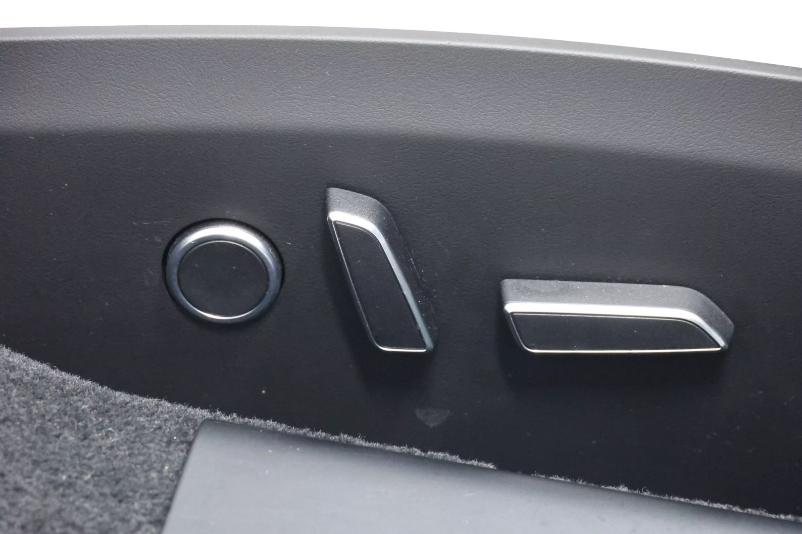 2022 Tesla Model S - Image 75
