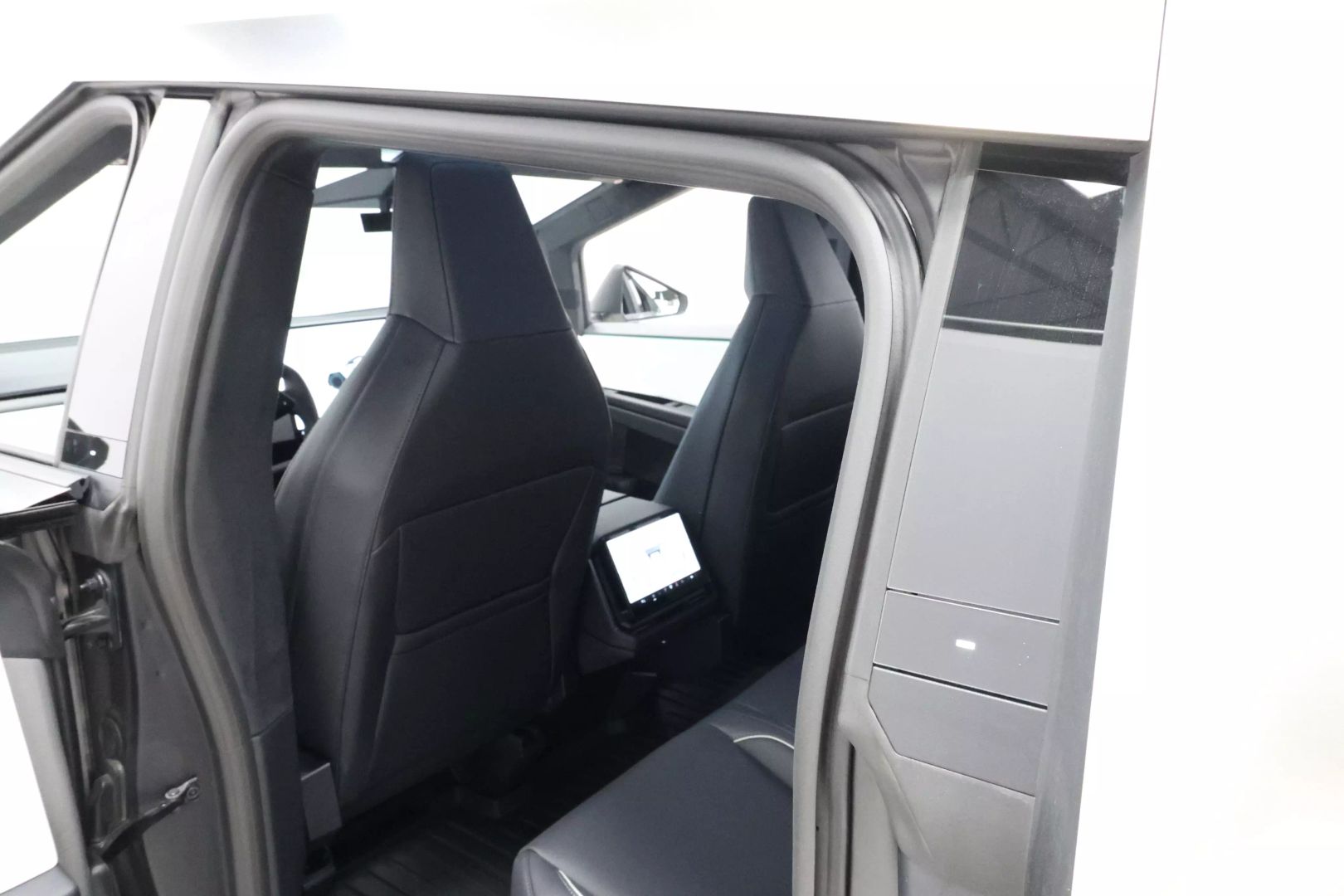 2024 Tesla Cybertruck - Image 63
