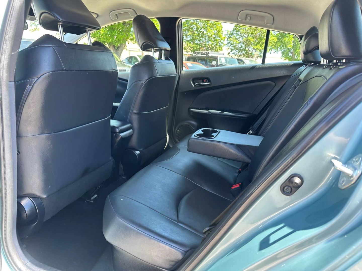 2016 Toyota Prius - Image 16