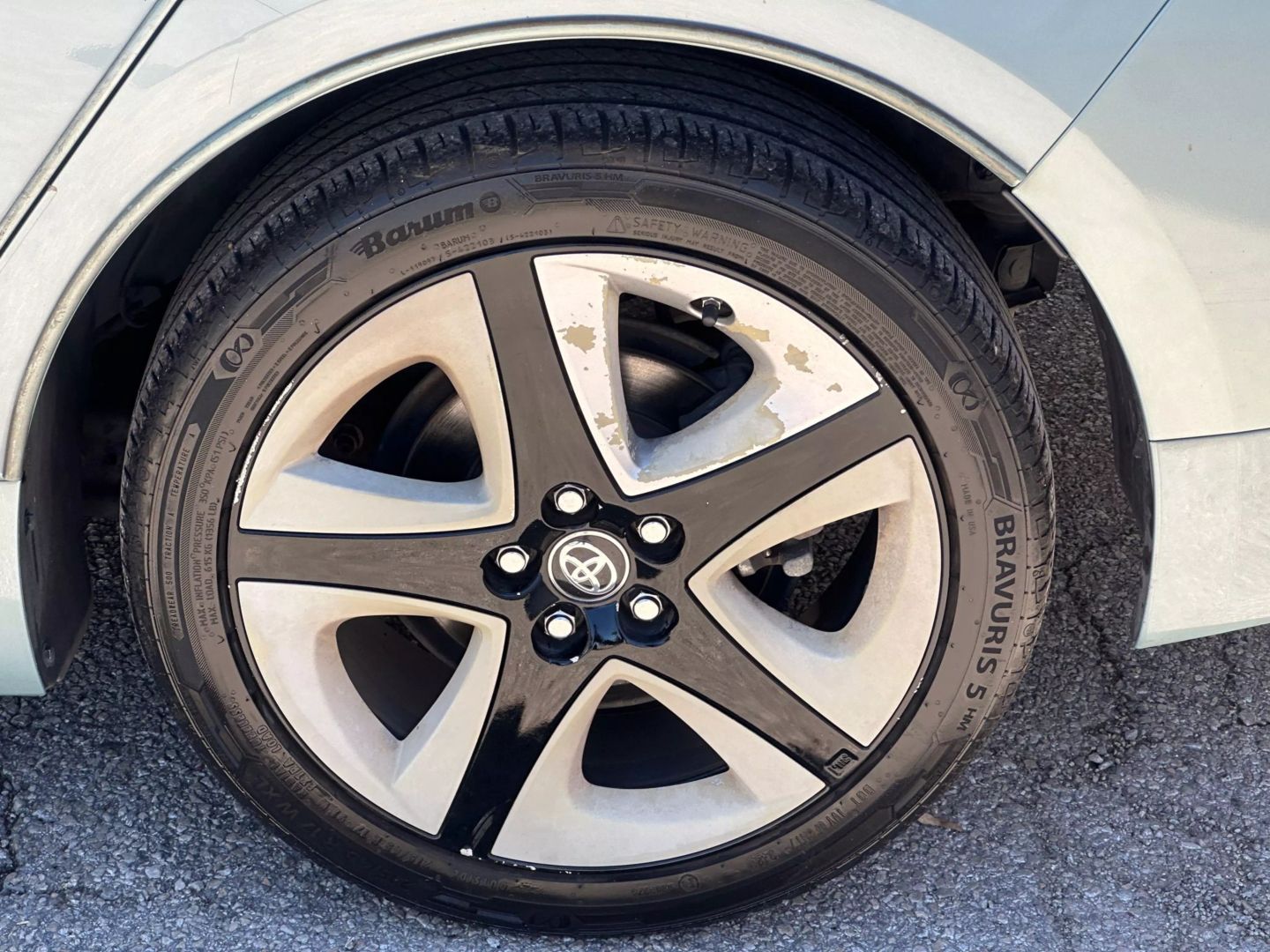 2016 Toyota Prius - Image 40
