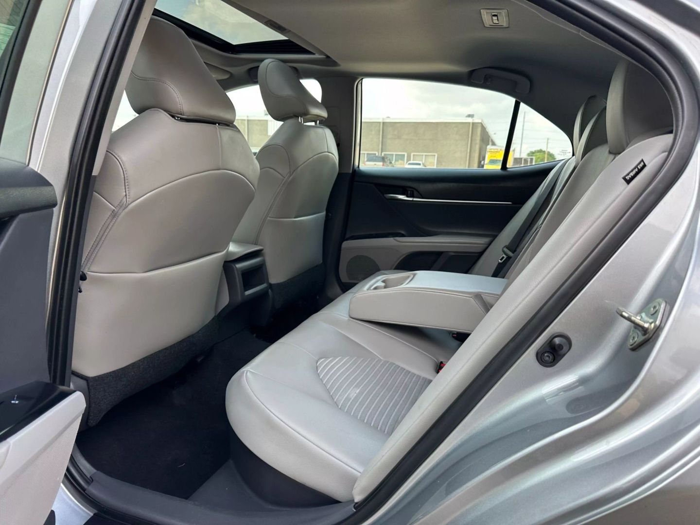 2020 Toyota Camry Hybrid - Image 16