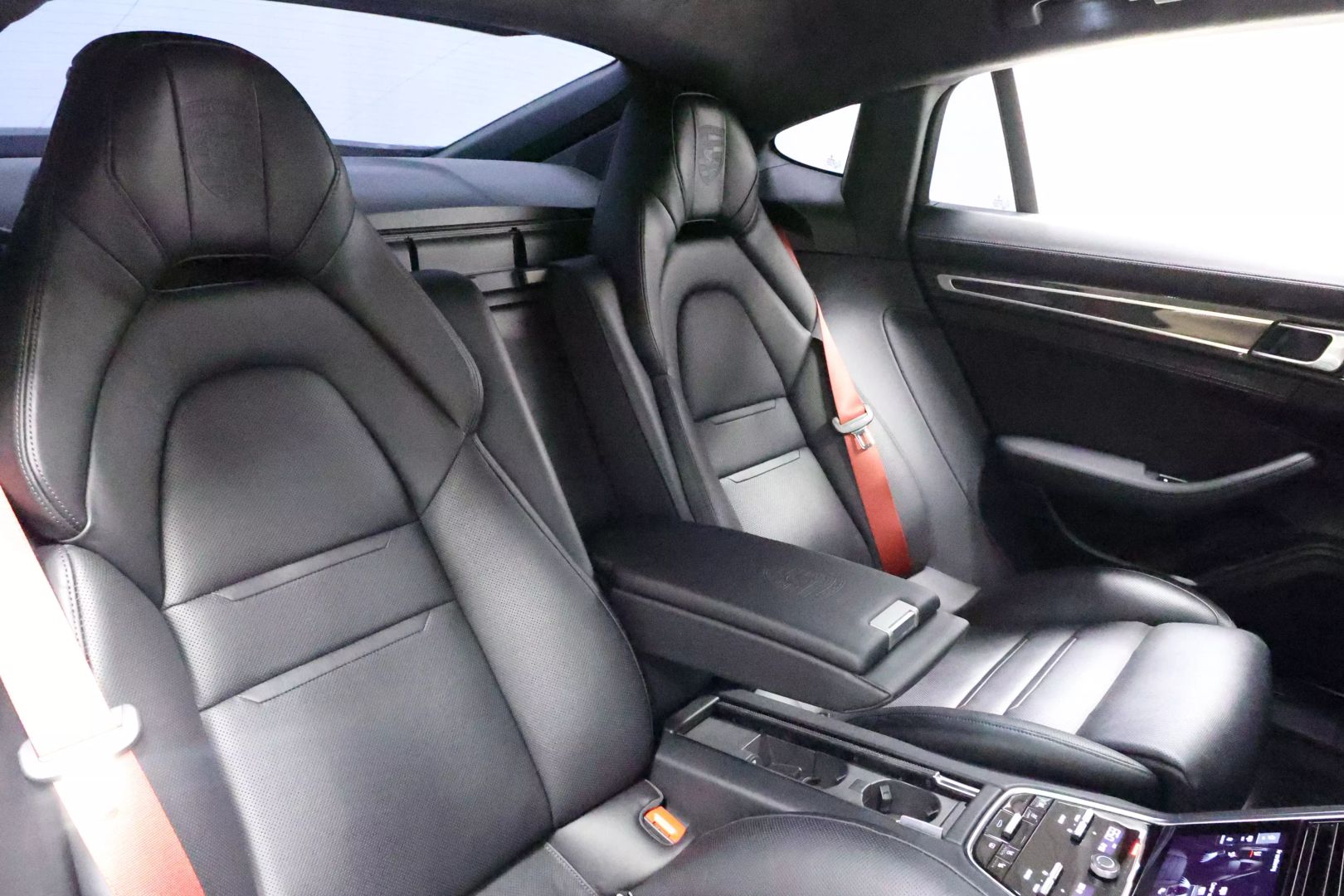 2017 Porsche Panamera - Image 85