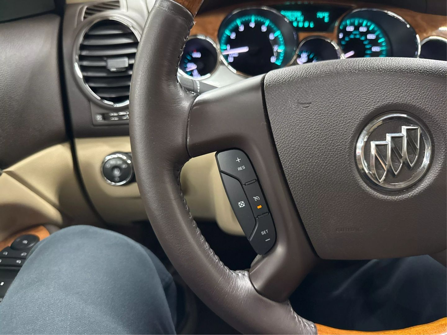 2012 Buick Enclave - Image 23