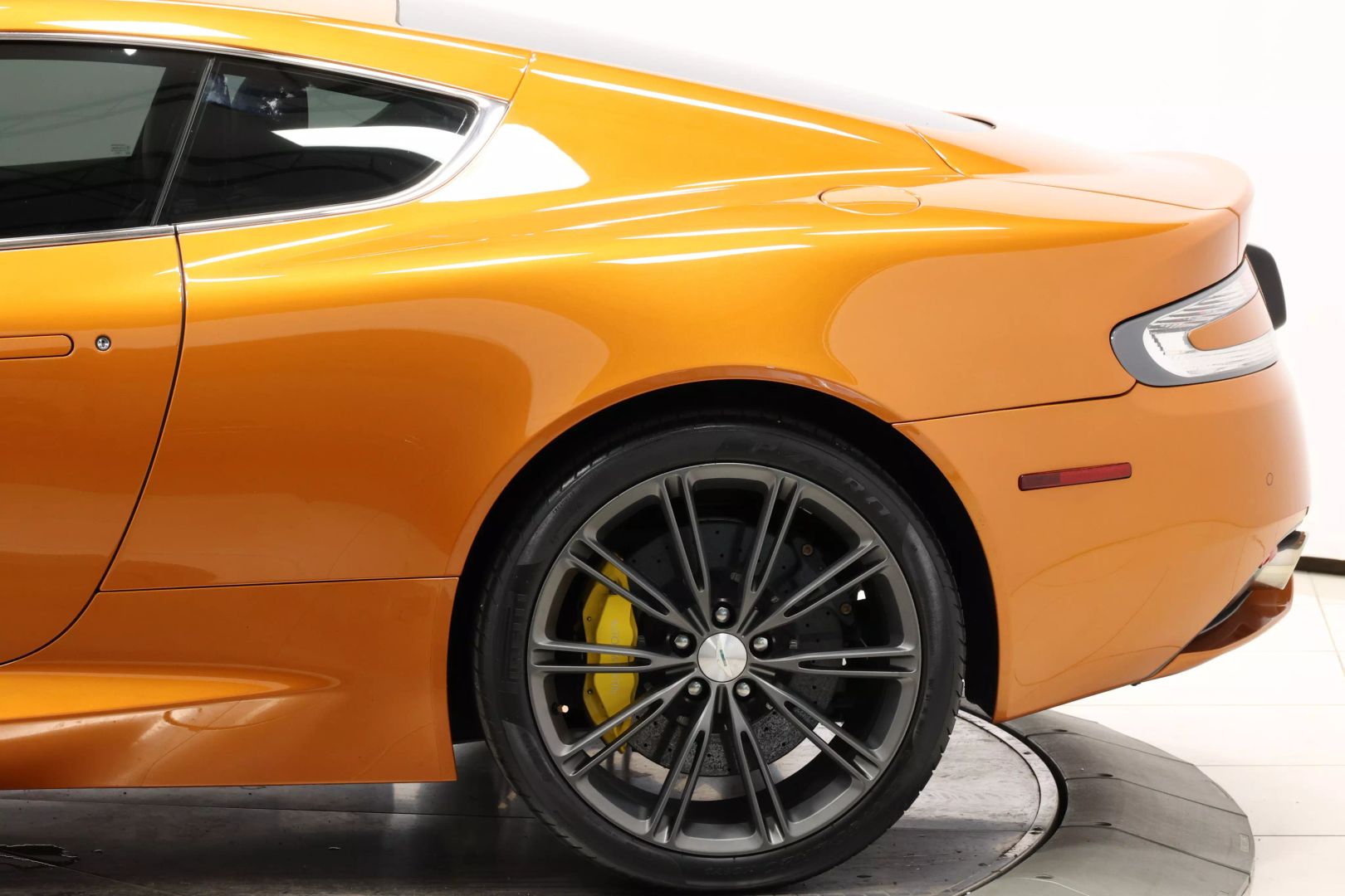2012 Aston Martin Virage - Image 8