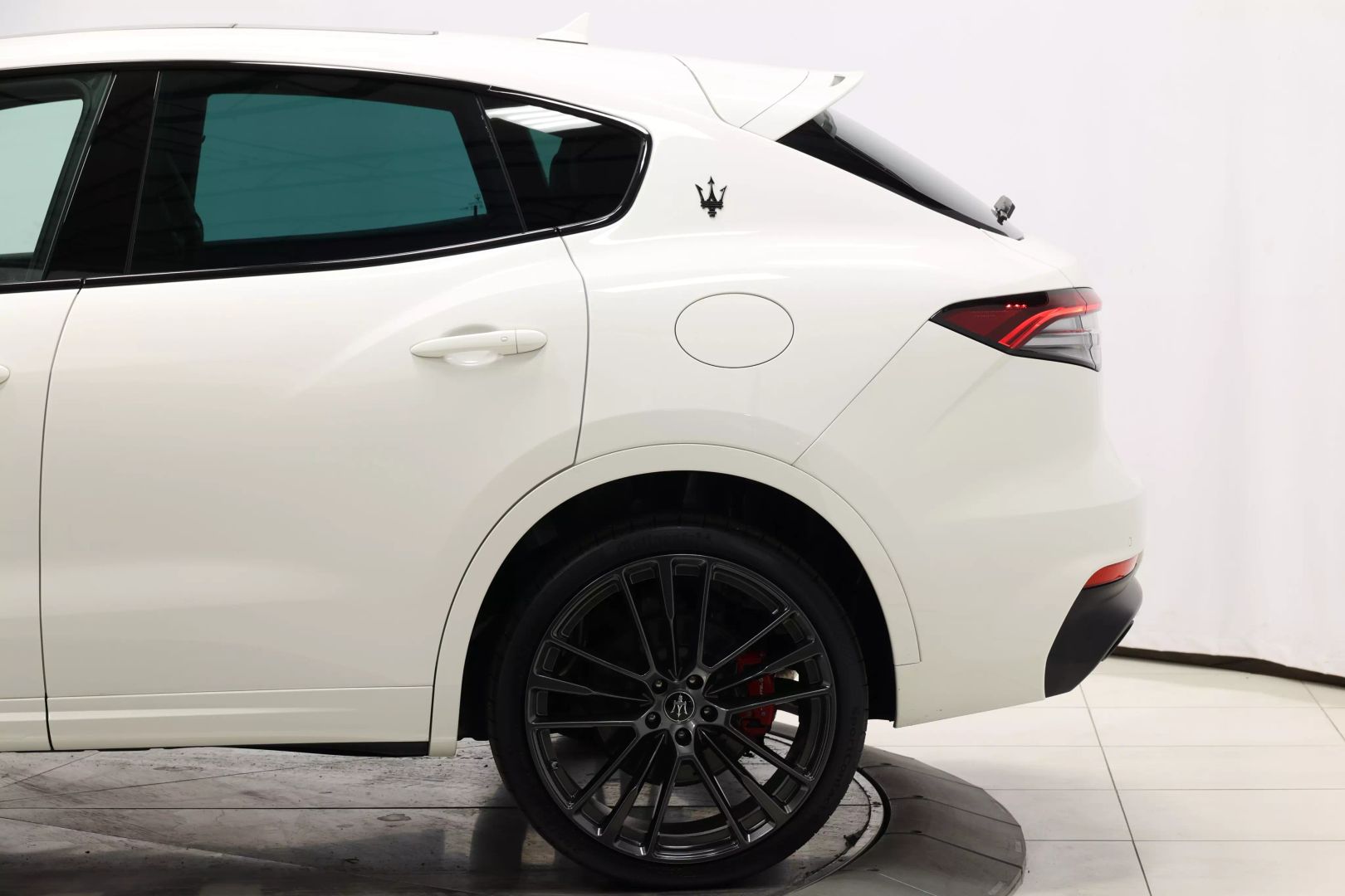 2022 Maserati Levante - Image 9