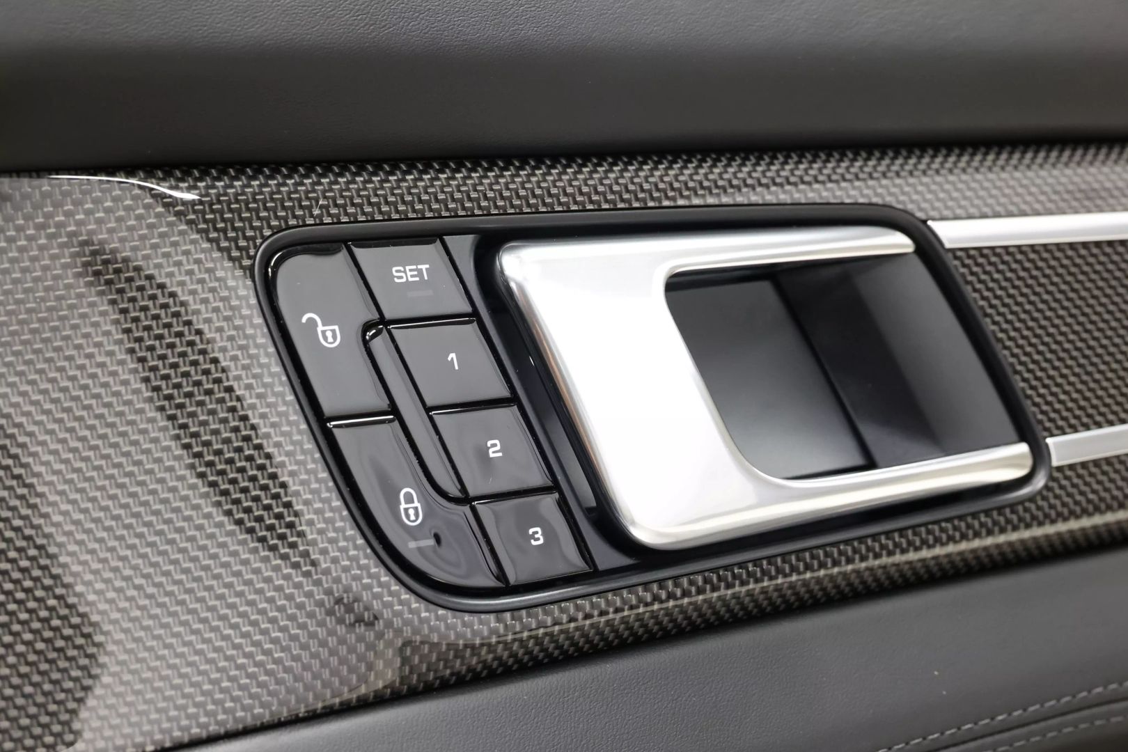 2017 Porsche Panamera - Image 104