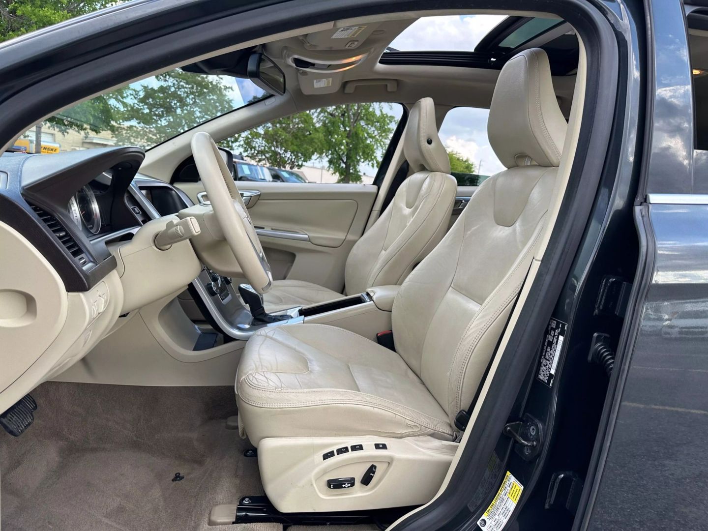 2013 Volvo Xc60 - Image 16