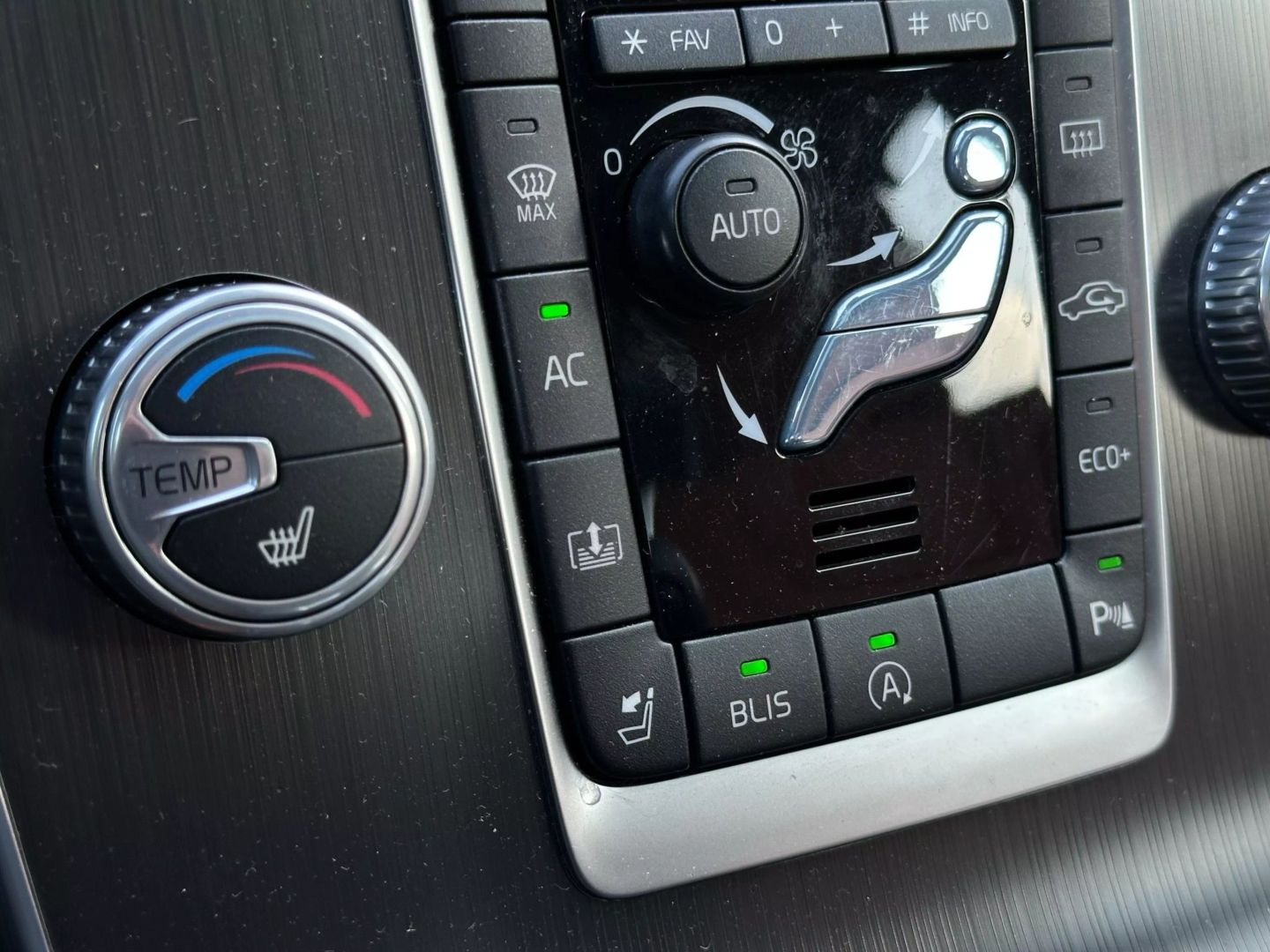 2016 Volvo S60 - Image 35