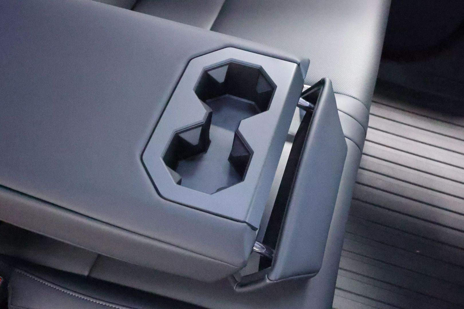 2024 Tesla Cybertruck - Image 99