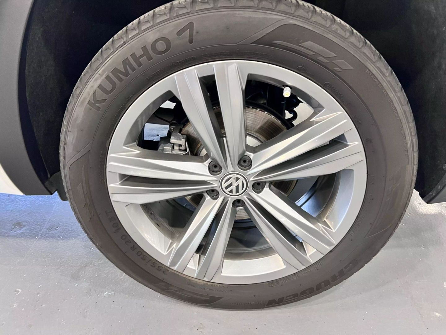 2019 Volkswagen Atlas Sel R-line Sport Utility 4d - Image 30