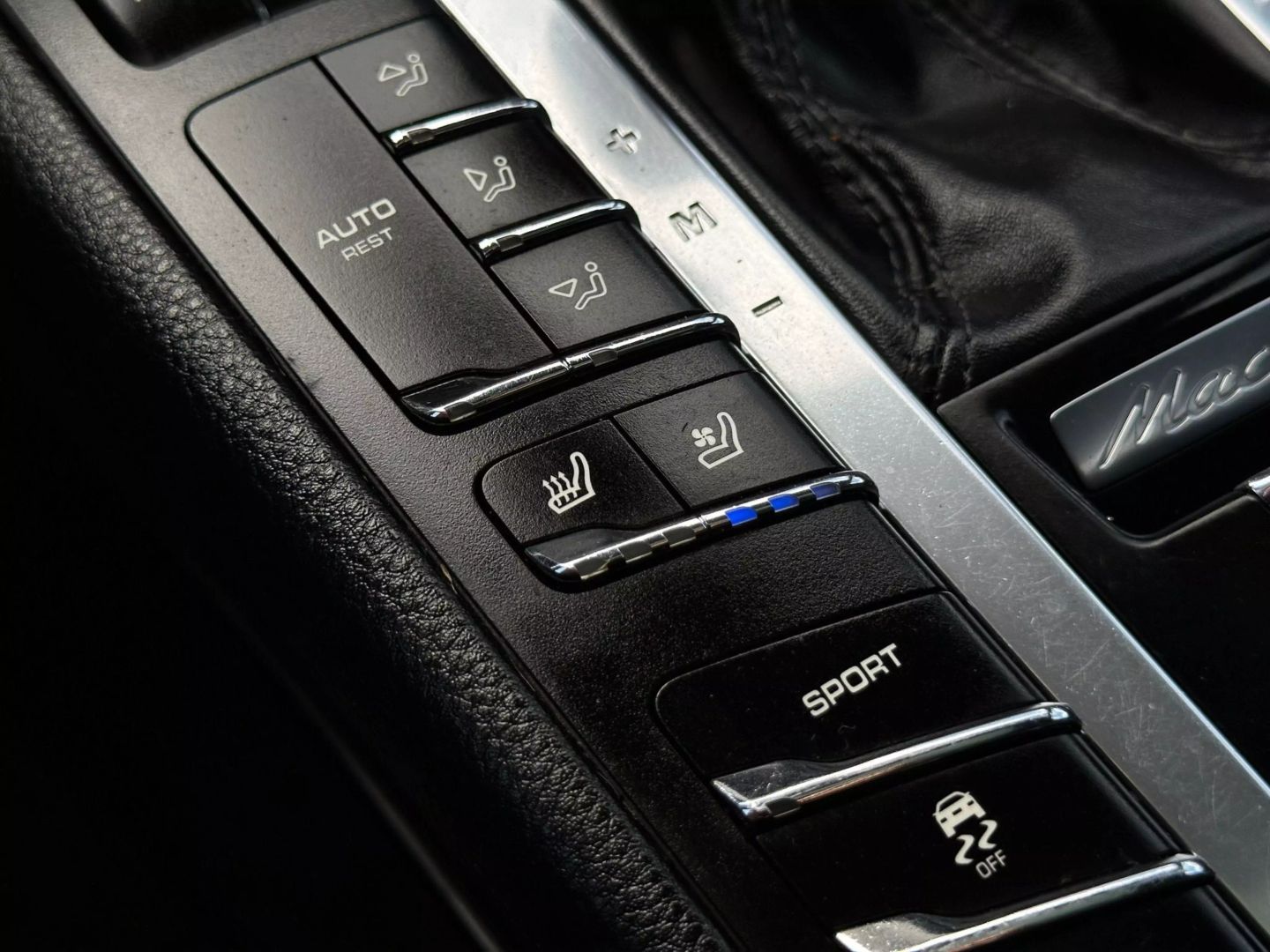 2017 Porsche Macan - Image 39