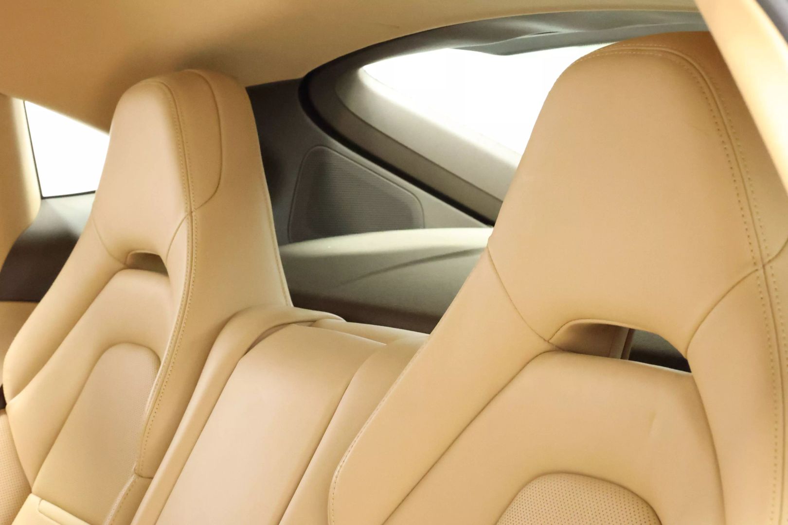 2017 Porsche Panamera - Image 54