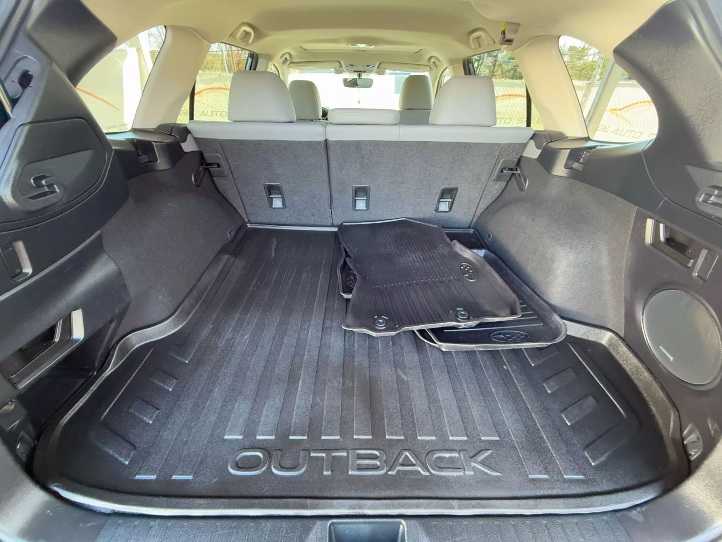 2018 Subaru Outback - Image 20