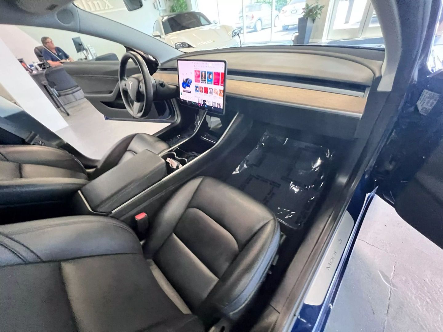 2018 Tesla Model 3 Mid Range Sedan 4d - Image 25
