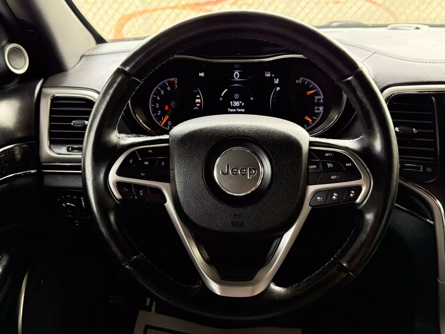 2018 Jeep Grand Cherokee - Image 34
