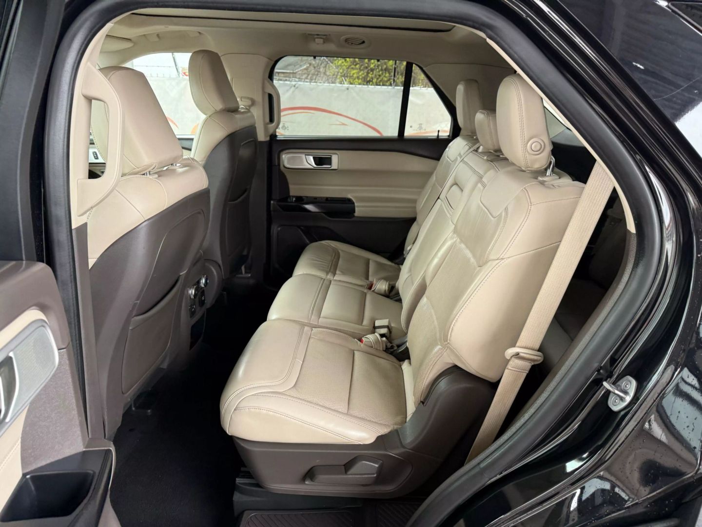 2020 Ford Explorer - Image 18