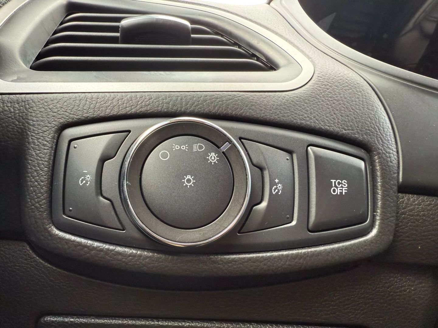 2022 Ford Edge - Image 32