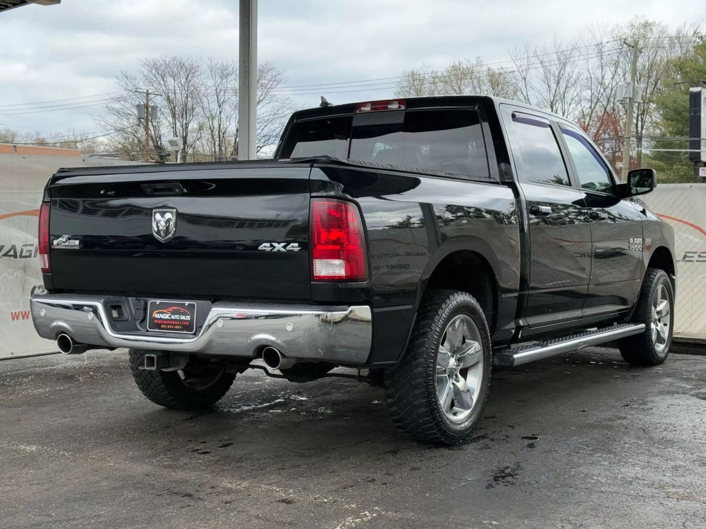2017 Ram 1500 Crew Cab - Image 9