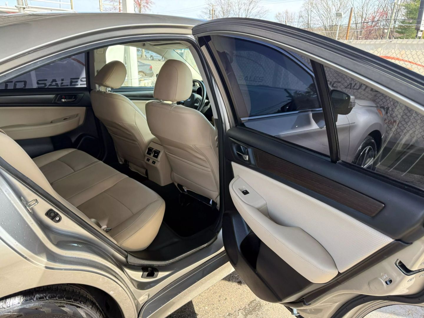 2017 Subaru Legacy - Image 21