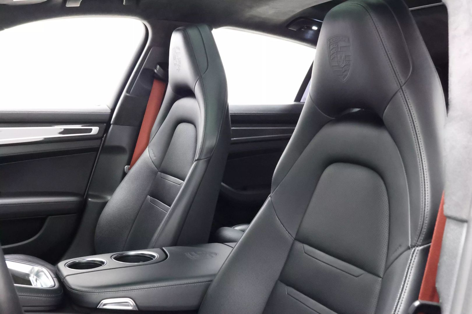 2017 Porsche Panamera - Image 17