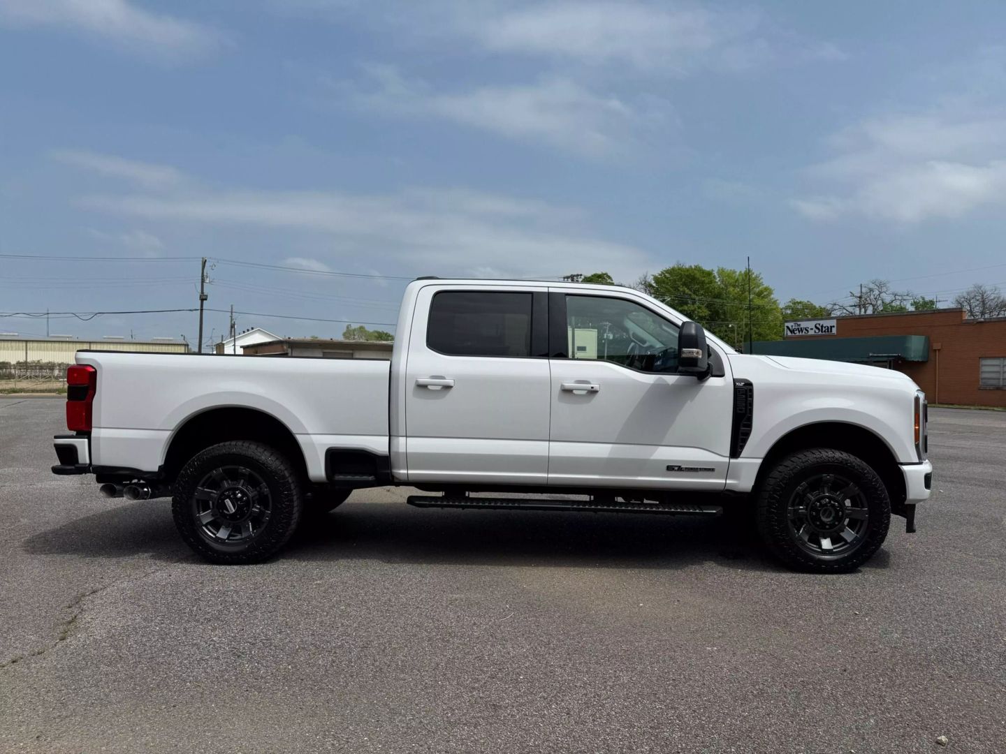 2023 Ford F250 Super Duty Crew Cab - Image 8