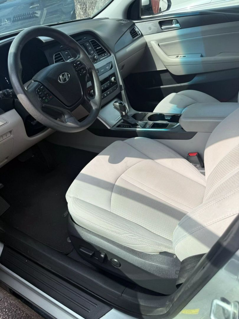 2015 Hyundai Sonata - Image 9