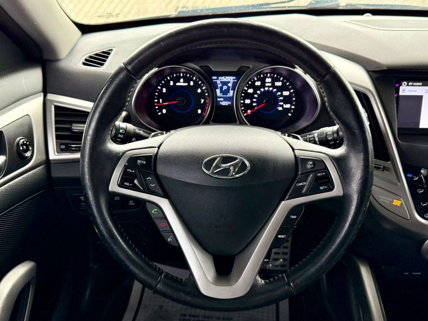 2013 Hyundai Veloster - Image 30