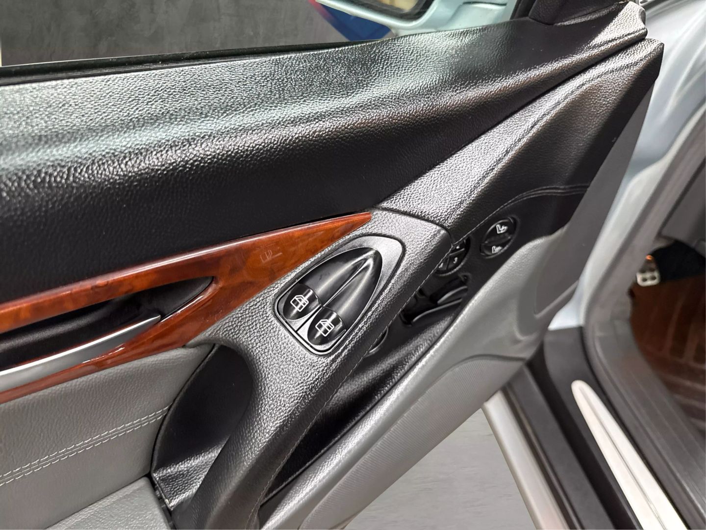 2004 Mercedes-benz Sl-class - Image 26