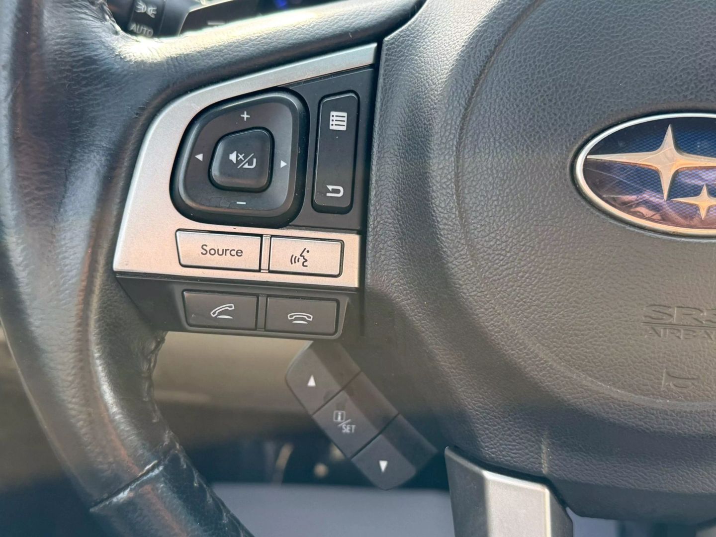 2015 Subaru Legacy - Image 32