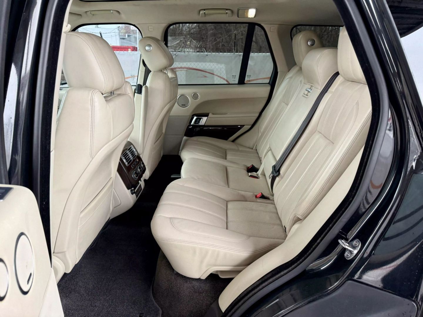 2017 Land Rover Range Rover - Image 18