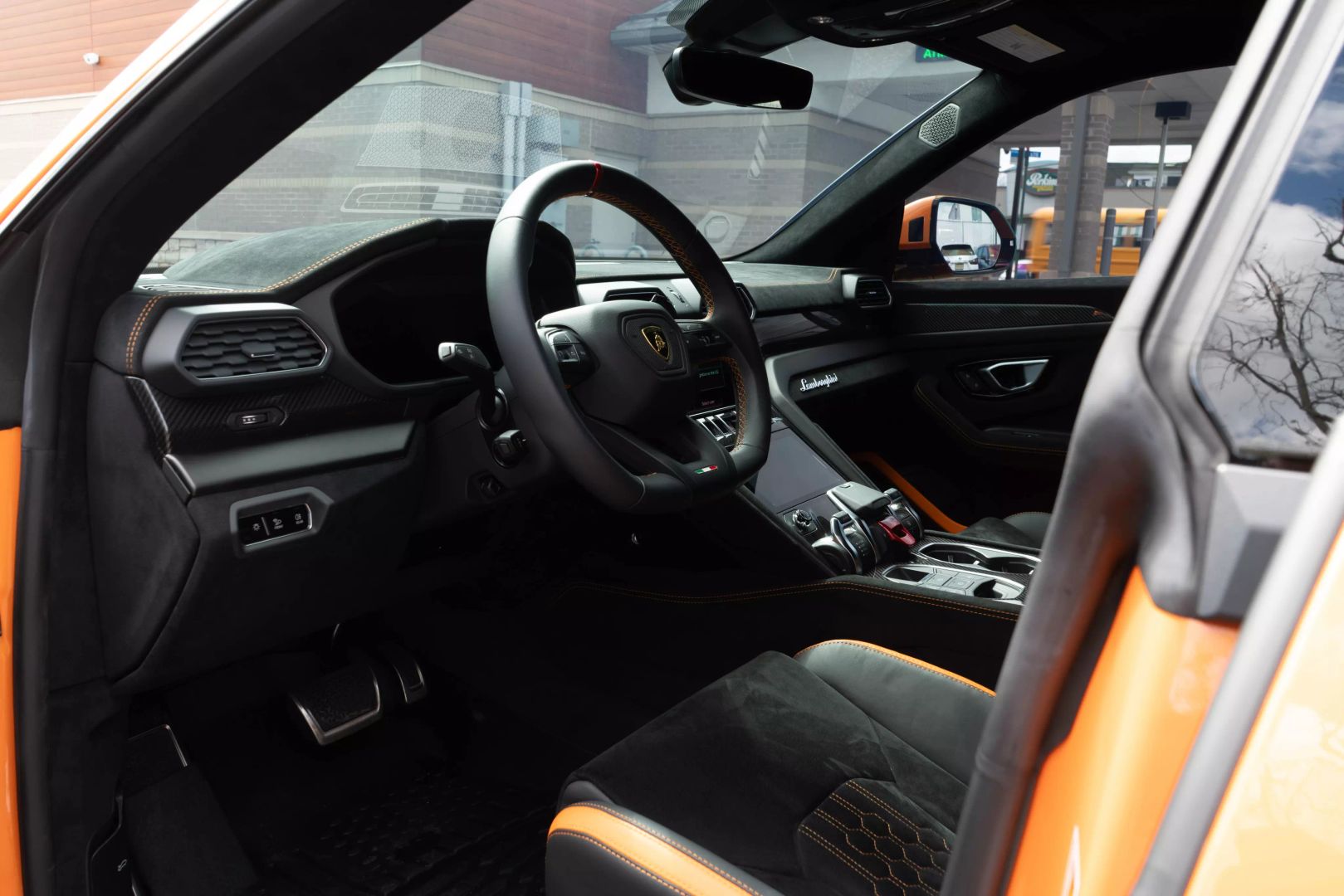 2023 Lamborghini Urus - Image 34