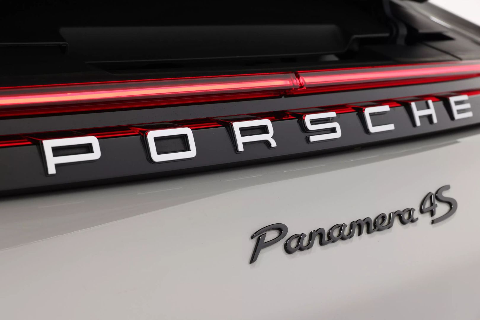 2017 Porsche Panamera - Image 75