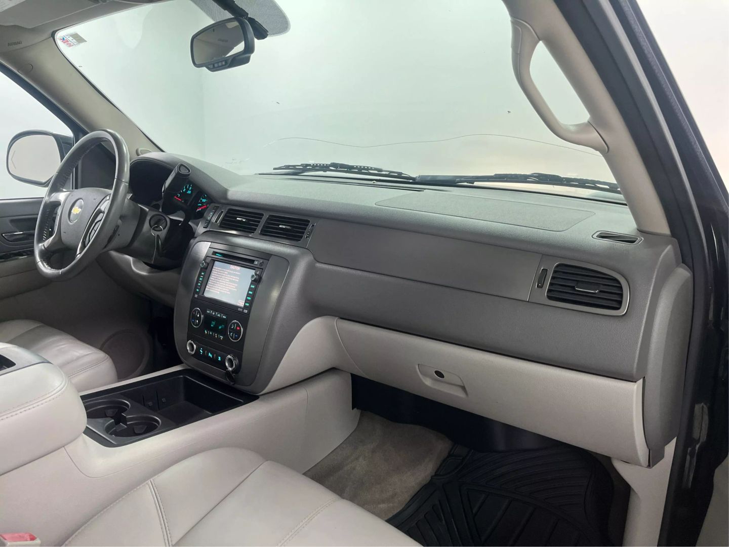 2009 Chevrolet Suburban 1500 - Image 32