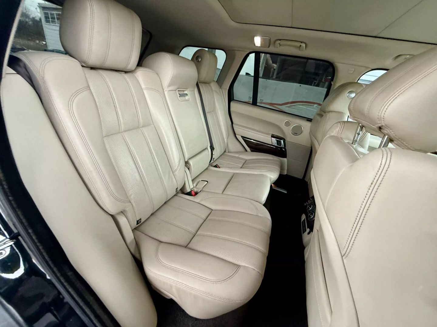 2017 Land Rover Range Rover - Image 22