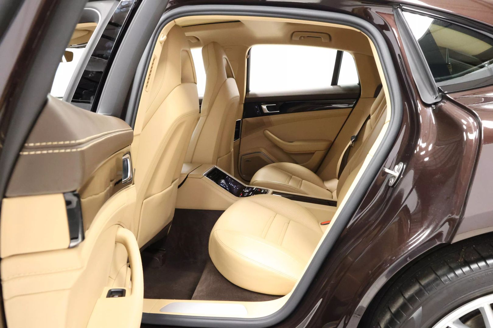 2017 Porsche Panamera - Image 51