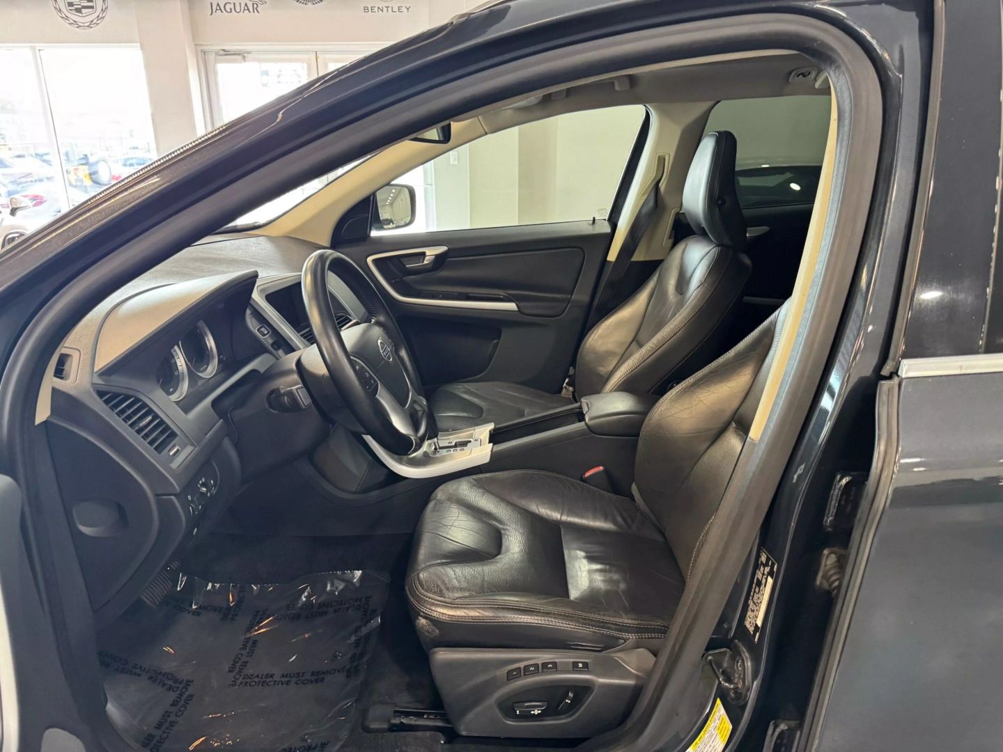 2012 Volvo Xc60 3.2 Sport Utility 4d - Image 16
