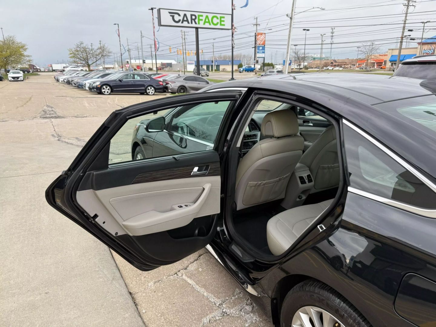 2015 Hyundai Sonata - Image 19