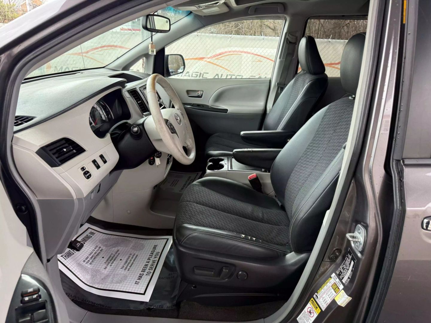 2013 Toyota Sienna - Image 15