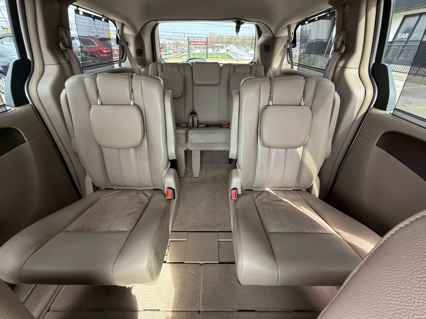 2016 Chrysler Town & Country - Image 51
